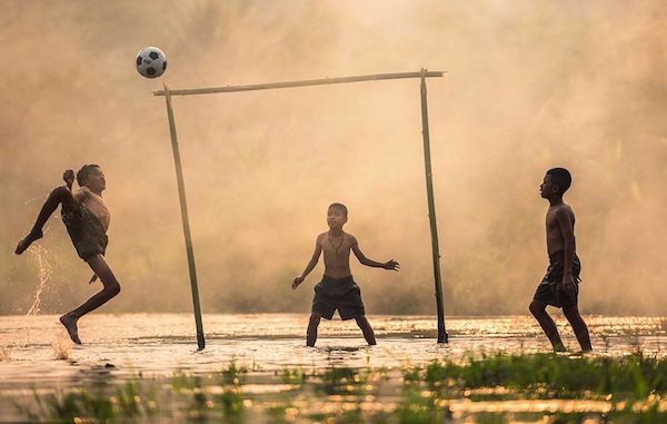 عشق كرة القدم يبدأ من الطفولة في المدارس والشوارع بوابة الأهرام