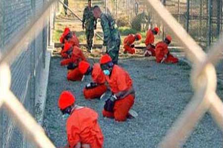 جوانتنامو-كوبا-فتح السجن لأول مرة في عام 2001 وذلك خصيصا لاحتجاز عناصر طالبان الذين بعد الاجتياح الأمريكي لأفغانستان لكن مع مرور السنين أصبح السجن لكافة ما يسمونهم إرهابيون 