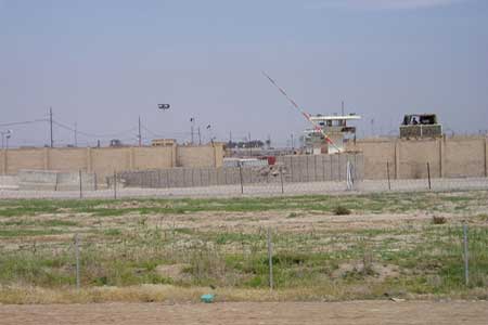 سجن أبو غريب - العراق -وحاليا يحمل مسمى سجن بغداد المركزي هو سجن يقع قرب مدينة أبو غريب اشتهر هذا السجن بعد احتلال العراق لاستخدامه من قبل قوات التحالف في العراق، وإساءة معاملة السجناء داخله 