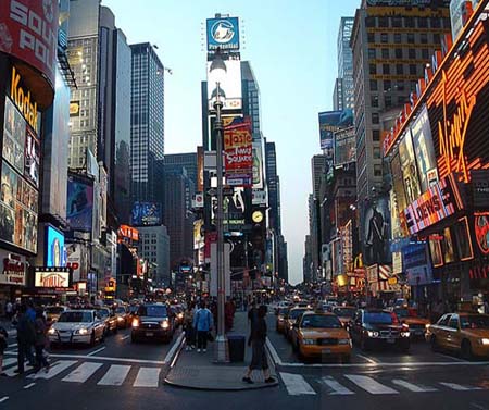المرتبة التاسعة : New York مدينة نيويورك الامريكية  . مدينة نيو يورك هي أحد أهم مراكز التجارة والمال في العالم. وهي أيضا أكبر مدن ولاية نيويورك الأمريكية