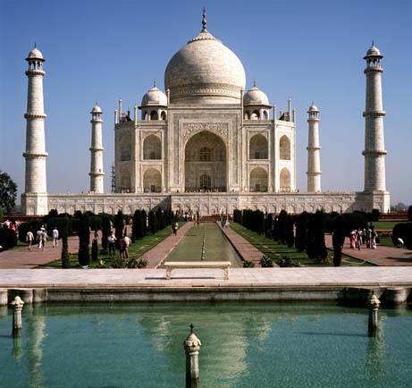 المرتبة العاشرة : Taj Mahal تاج محل في الهند وهو من أجمل المباني الإسلامية من حيث الروعة والزخرفة والتصميم الهندسي