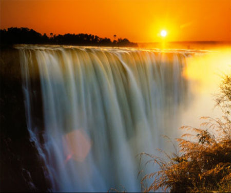 المرتبة الواحد وعشرون : V ictoria Falls شلالات فيكتوريا في زيمبابوي شلالات فيكتوريا في زيمبابوي منطقة خلابة رائعة بكل ما للكلمة من معنى.. راحة بال... منظر يتزين بالمياه العذبة  شلالات فيكتوريا أو موسي