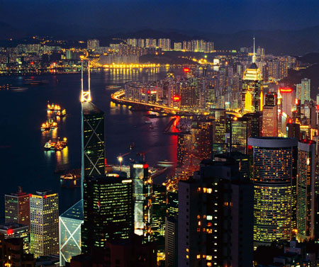 المرتبة الثانية والعشرون : هي مدينة هونج كونج Hong Kong إنها المدينة الصينية العجيبة القابعة فى لسان نهر اللؤلؤ ، " وحسب المثل الصينى الذى يقول " مشاهدة واحدة تساوى ألف حكاية