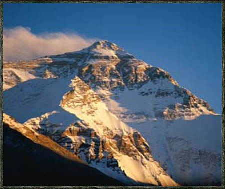 المرتبة الثلاثون : هي جبال الهيمالايا في نيبال Himalayas — Nepal مازالت النيبال مكان رئيسي للمكتشفين من السياح و سواء كنت مسافر عادي أو متسلق هاوي أو باحث عن الثقافات العريق