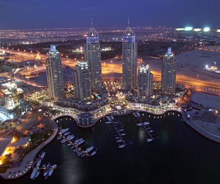 المرتبة الثامنة والثلاثون: دبي الإمارات العربية المتحدة تتمتع بشهرة واسعة و خاصة دبي و التي اشتهرت كمركز تجارى يجذب رجال الأعمال و السياح و محبي التسوق 