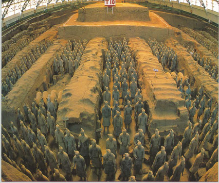 المرتبة الخامسة والأربعون : Terracotta Army - China  (جيش الفخار – الصين. يقع في مدينه شانج هاي الشهيره شمال الصين 