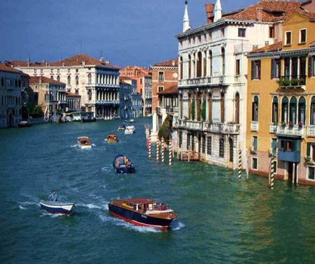 المرتبة الثامنة عشر  Venice مدينة فينيسيا في ايطاليا تقع مدينة فينيسيا في ايطاليا وهي مدينة يعتبرها البعض المدينة الأكثر رومانسية في العالم