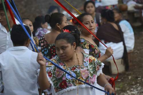 بالصور.. المايا يقيمون مراسم نهاية التقويم.. وسط مخاوف من نهاية العالم اليوم