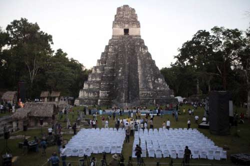 بالصور.. المايا يقيمون مراسم نهاية التقويم.. وسط مخاوف من نهاية العالم اليوم