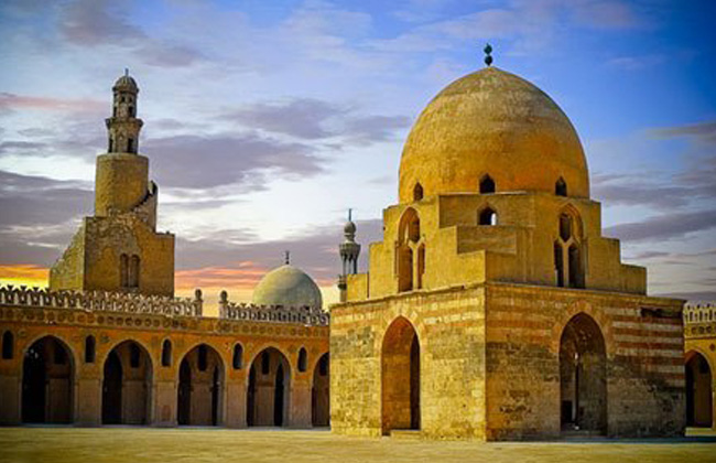 معالم سياحية خلدها الزمن تعرف على عبق التاريخ لأشهر آثار القاهرة صور بوابة الأهرام
