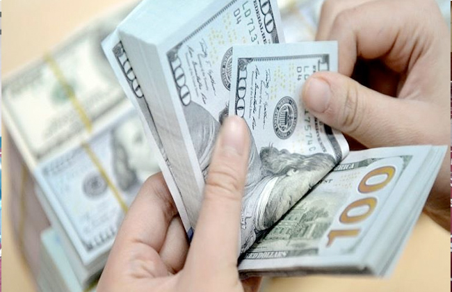 خبراء يكشفون أسباب تراجع الدولار أمام الجنيه خلال الأسبوع الجاري - 
