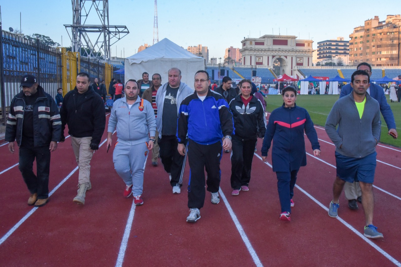 بمشاركة 2700 مشارك.. إنطلاق ماراثون رياضي من استاد الإسكندرية بمشاركة المحافظ  صور - 