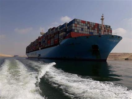 عبور 57 سفينة قناة السويس بحمولة 3 ملايين و800 ألف طن - 