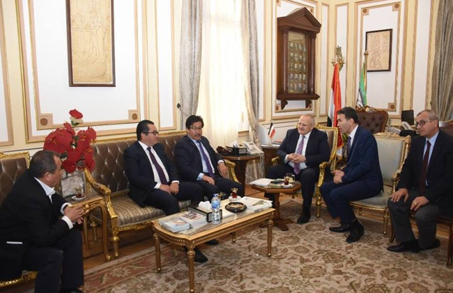 رئيس جامعة القاهرة يبحث التعاون مع سفير كازاخستان ورئيس جامعة الفارابي 