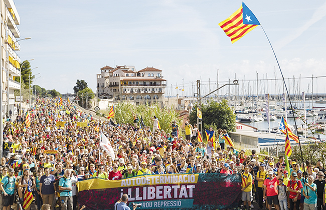 تجدد الاحتجاجات في إقليم كتالونيا للمطالبة بالانفصال عن إسبانيا - 