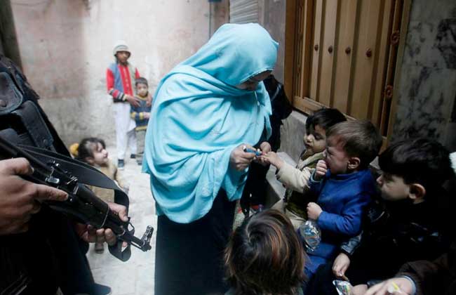مسلحون في باكستان يهاجمون فريق تطعيم ضد شلل الأطفال ويقتلون شرطيين بوابة الأهرام