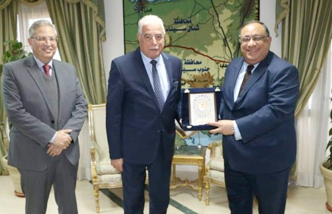 محافظ جنوب سيناء يلتقي رئيس جامعة حلوان للتحضير لمؤتمر إتحاد الجامعات العربية  صور - 