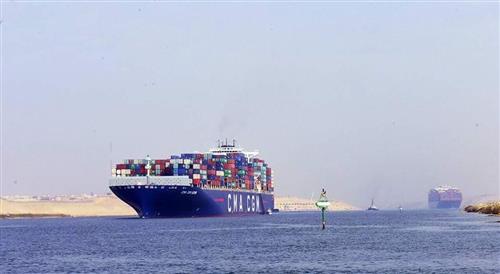 عبور 63 سفينة قناة السويس اليوم بحمولة 3 مليون و600 ألف طن - 