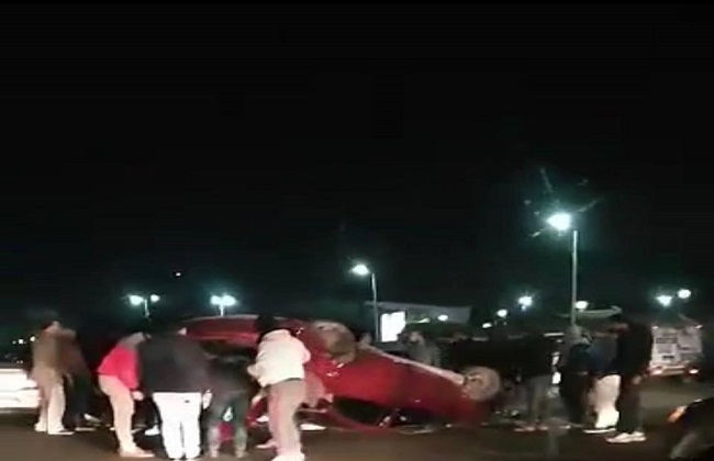 إصابة شخصين في حادث انقلاب سيارة ملاكي بطريق الأوتوستراد أمام جامعة الأزهر - 