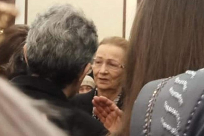سوزان مبارك تستقبل المعزين فى وفاة الرئيس الراحل حسني مبارك   صور وفيديو - 