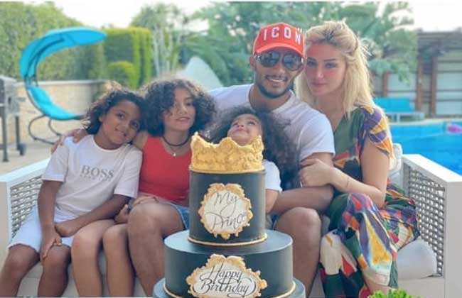 محمد رمضان يحتفل بعيد ميلاده مع زوجته وأولاده بوابة الأهرام