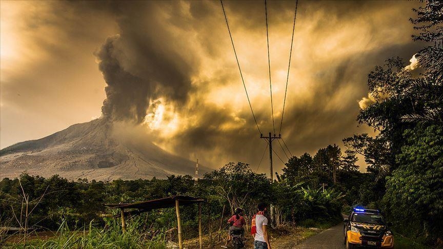 ثوران بركان «إيلي ليوتولوك» في إندونيسيا