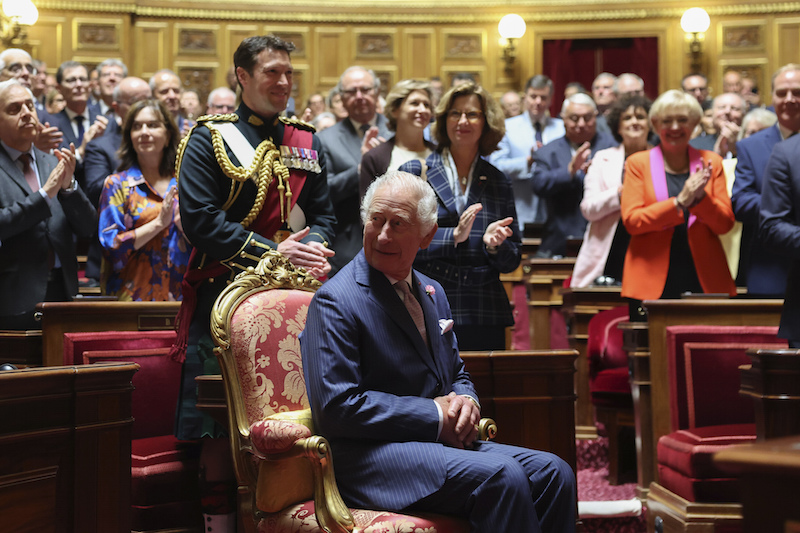 لأول مرة ملك بريطانيا يخاطب أعضاء مجلس الشيوخ الفرنسي