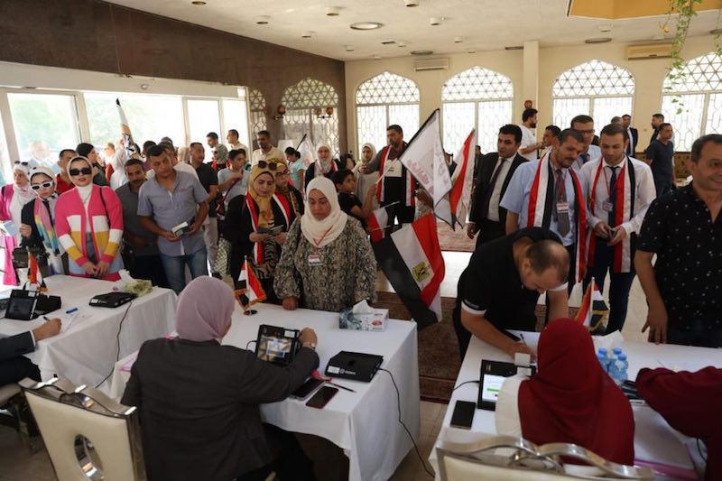 إقبال-المصريين-في-سلطنة-عمان-على-المشاركة-في-الانتخابات-الرئاسية