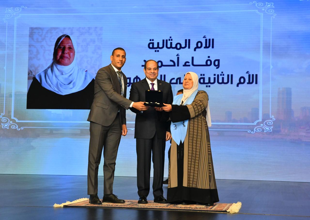 حضور-الرئيس-السيسي-وقرينته-احتفالية-يوم-المرأة-المصرية-والأم-المثالية-لعام-٢٠٢٤