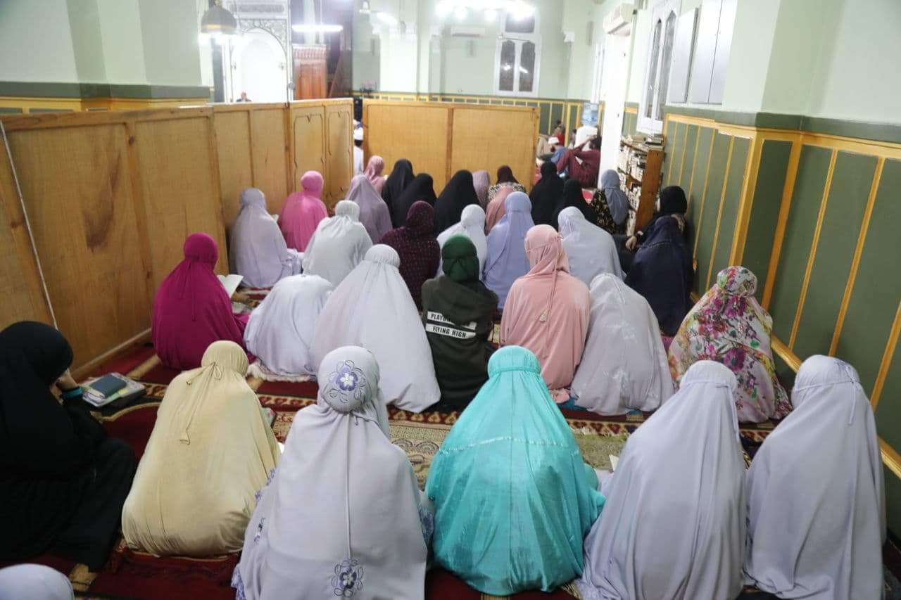 حكم صلاة التراويح للمرأة في المسجد؟ - بوابة الأهرام