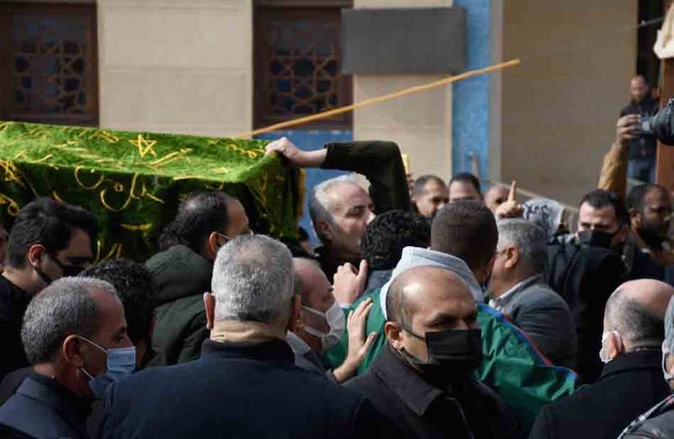 وصول جثمان الكاتب الصحفي ياسر رزق إلى مسجد المشير 