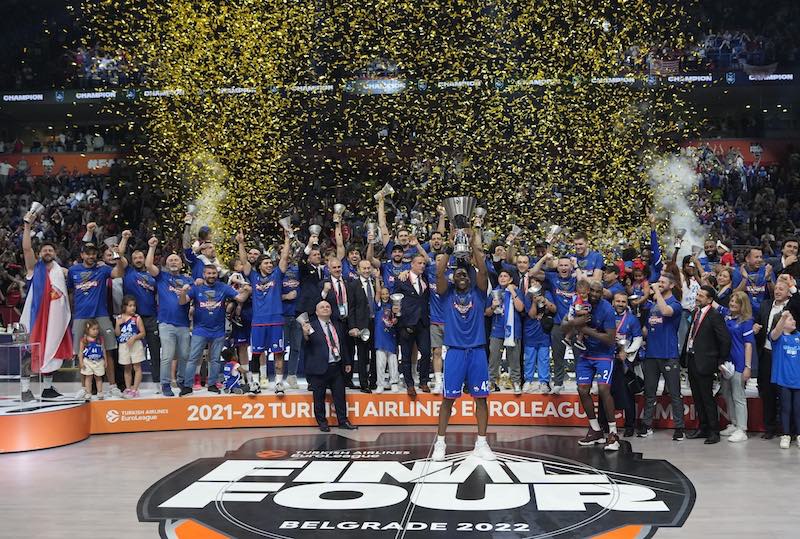 فريق أنادولو إفيس التركي يحقق بطولة الدوري الأوروبي لكرة السلة بعد فوزة على ريال مدريد في صربيا