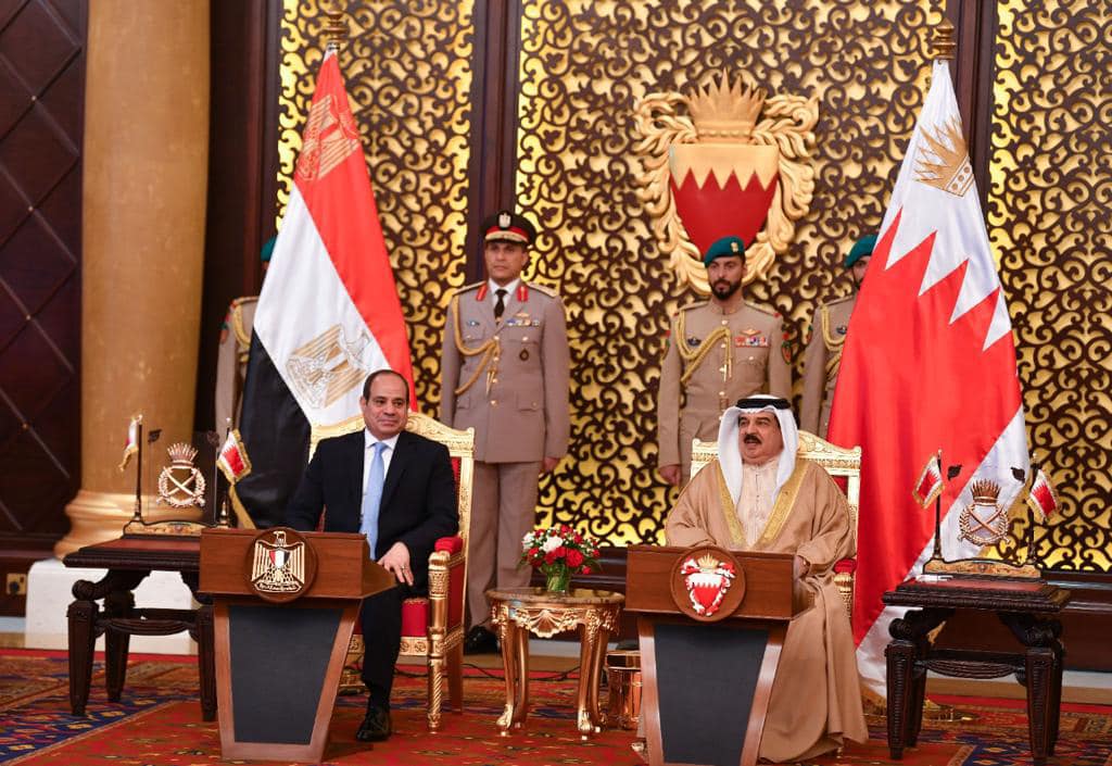 الملك حمد بن عيسى آل خليفة يستقبل الرئيس عبد الفتاح السيسي بقصر الصخير الملكى