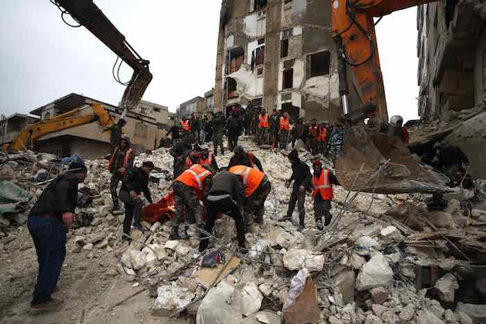 زلزال مدمر يضرب سوريا وتركيا