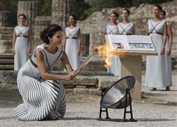 الشعلة الأولمبية تبدأ رحلتها من "أولمبيا القديمة" في اليونان استعدادًا للألمبياد الشتوية في كوريا ال