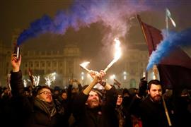 مظاهرات ضد قانون العمل في المجر واشتباكات مع الشرطة في شوارع العاصمة بودابست