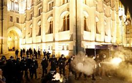 مظاهرات ضد قانون العمل في المجر واشتباكات مع الشرطة في شوارع العاصمة بودابست