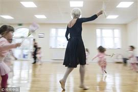  أقدم راقصة باليه في المملكة المتحدة تحصل على أعلى درجة من الأكاديمية الملكية للرقص