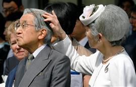امبراطور اليابان يستعد للتنازل عن العرش بعد حكم دام 30 عاما