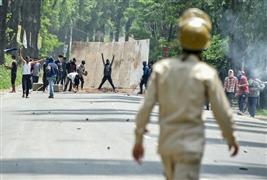 الشرطة الهندية تتصدى لمظاهرات في إقليم كشمير للمطالبة بالعدالة بعد حادثة اغتصاب طفلة