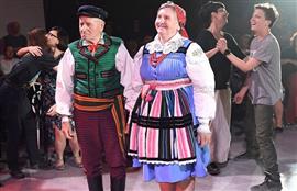 بولندا تحتفل بفولكلورها الشعبى من خلال رقصة "المازوركا" 