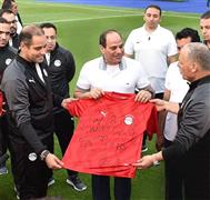 الرئيس السيسي يزور المنتخب الوطني لكرة القدم