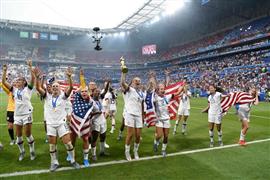 احتفالات لاعبات أمريكا بعد الفوز بكأس العالم للسيدات