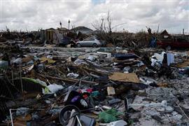 انتشال جثث ضحايا إعصار دوريان بجزر البهاما