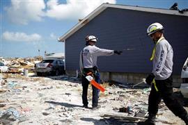 انتشال جثث ضحايا إعصار دوريان بجزر البهاما