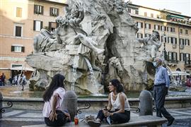 شوارع إيطاليا تعود للحياة بعد فترة إغلاق بسبب فيروس كورونا