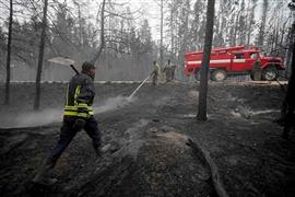 حرائق الغابات في قرية سموليانوف بأوكرانيا