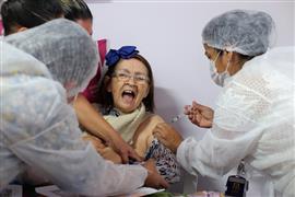 البرازيل تواصل حملات تلقيح المسنين وكبار السن ضد فيروس كورونا