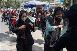  مظاهرة نسائية في كابول تطالب  طالبان  باحترام حقوق المرأة