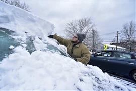 الثلوج تعيق حركة المرور في ولاية فيرمونت بالولايات المتحدة
